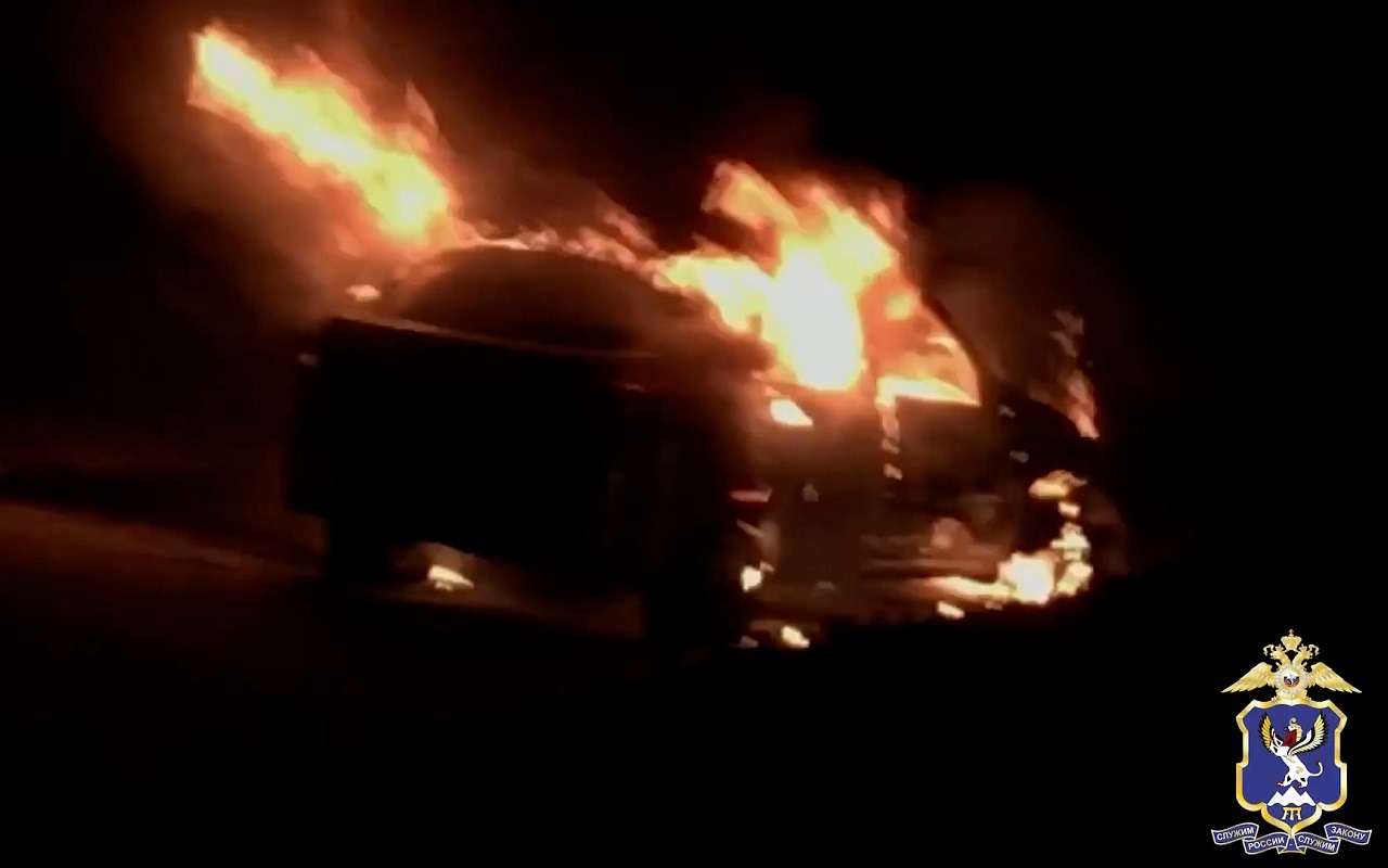 Отомстил за друга: выбил стекла и поджег Гранту (видео)