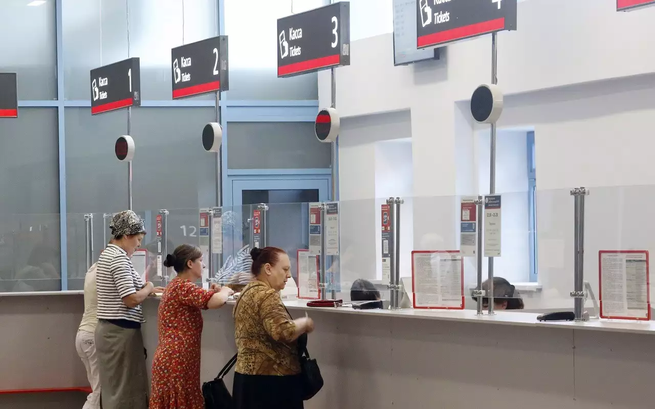 Россияне не могут вернуться из отпуска на поезде: как комментирует проблему РЖД?