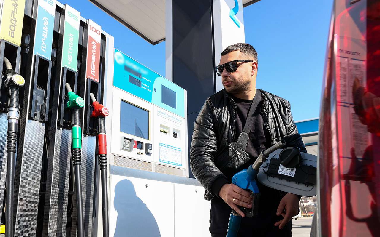 Бензин дешевеет, дизель опять дорожает: что происходит с ценами на топливо