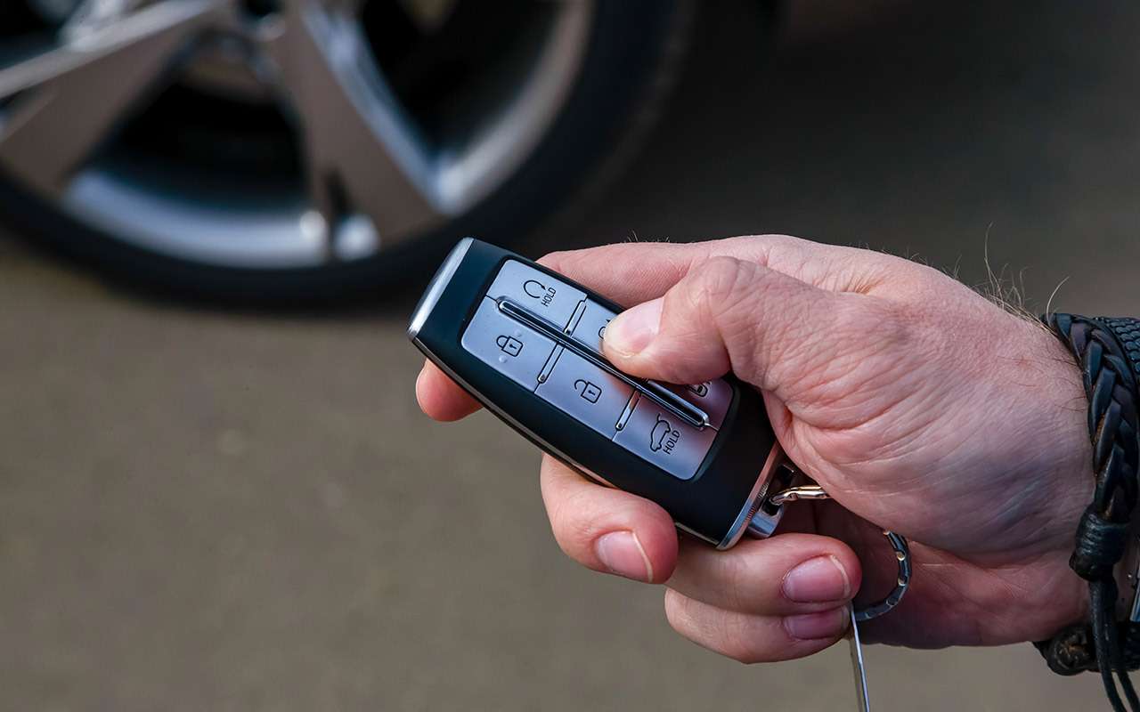 Чем рискуют покупатели «серых» машин, объяснил эксперт