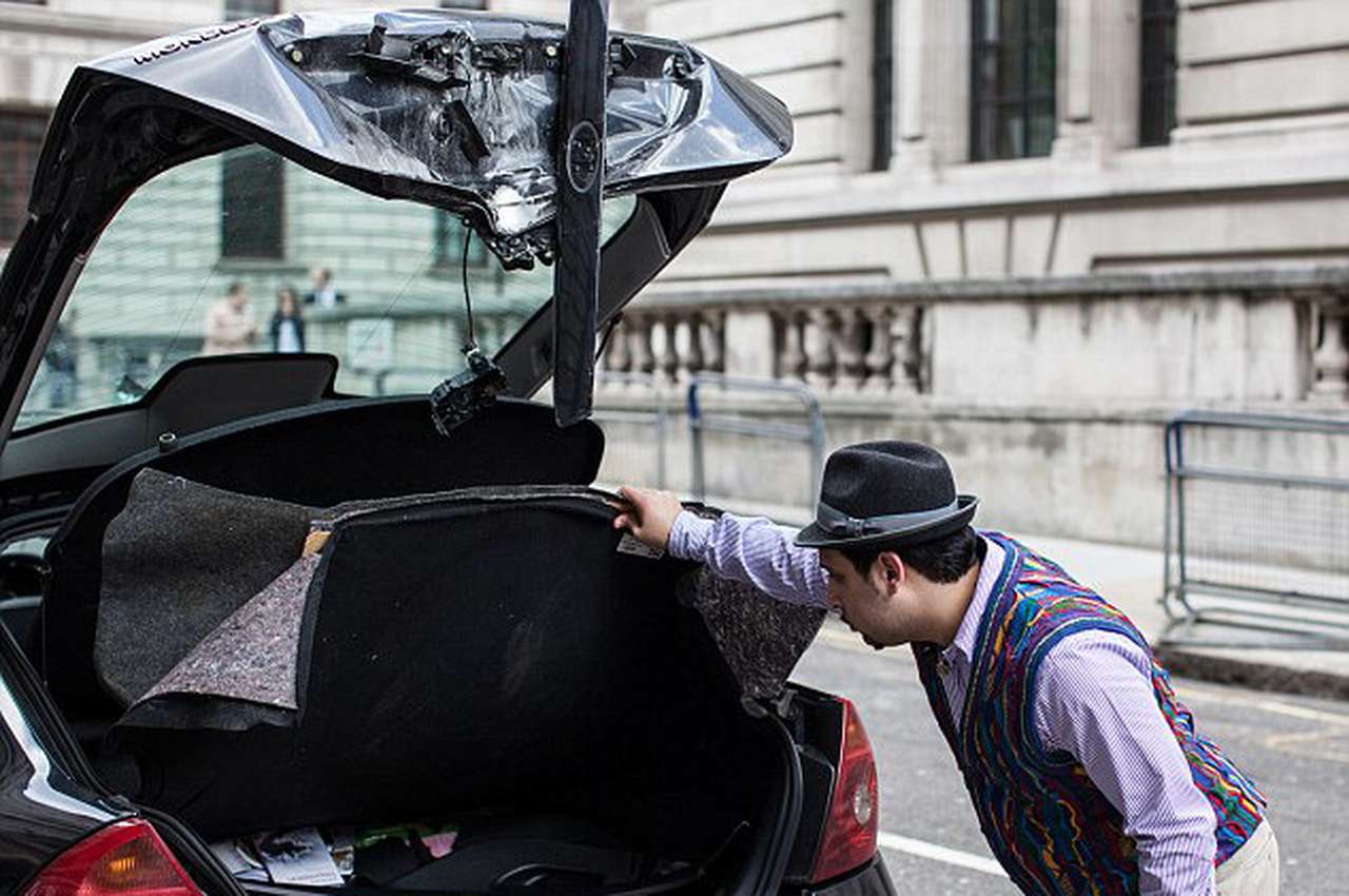 Экскурсия по Лондону обошлась Хоссейни Рази слишком дорого