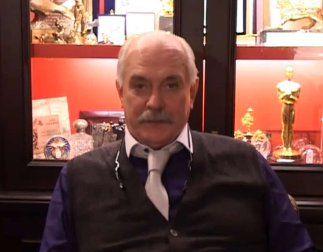 Никита Михалков не готов растаться с мигалкой