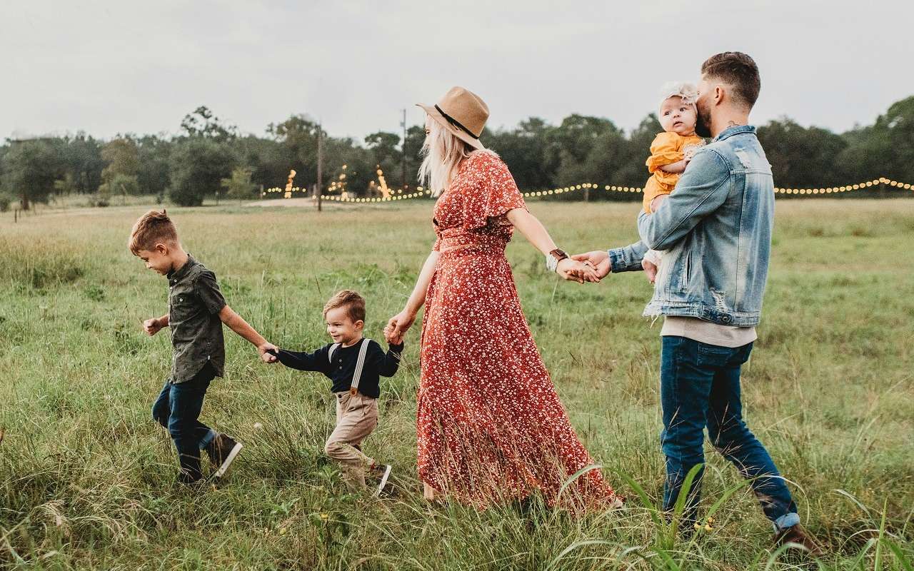 Российским многодетным семьям будут оплачивать путешествия