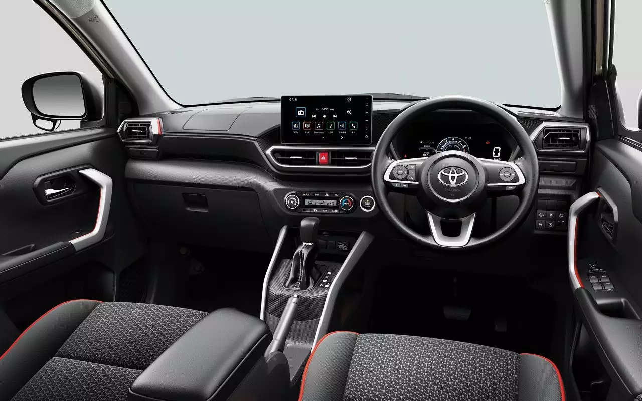Интерьер Toyota Raize