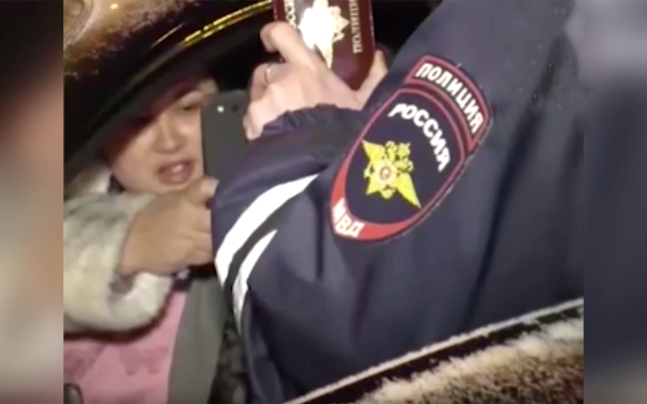 Хамка за рулем. Полицейских жалко!