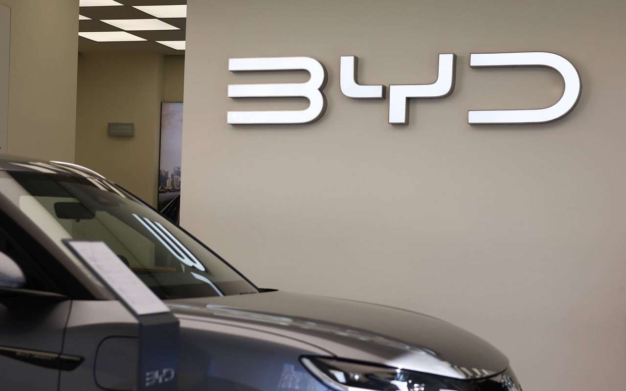 Китай разрабатывает плавающий джип с винтом в запаске