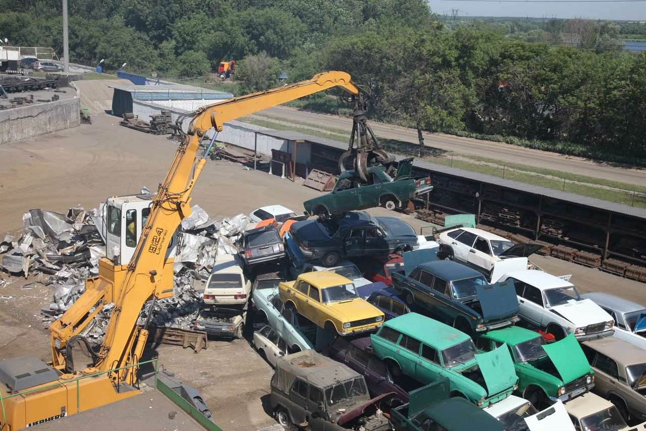 Минпромторг: по программе утилизации продано более 100 тыс. автомобилей