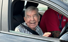За рулем 98-летний Дон Митчел