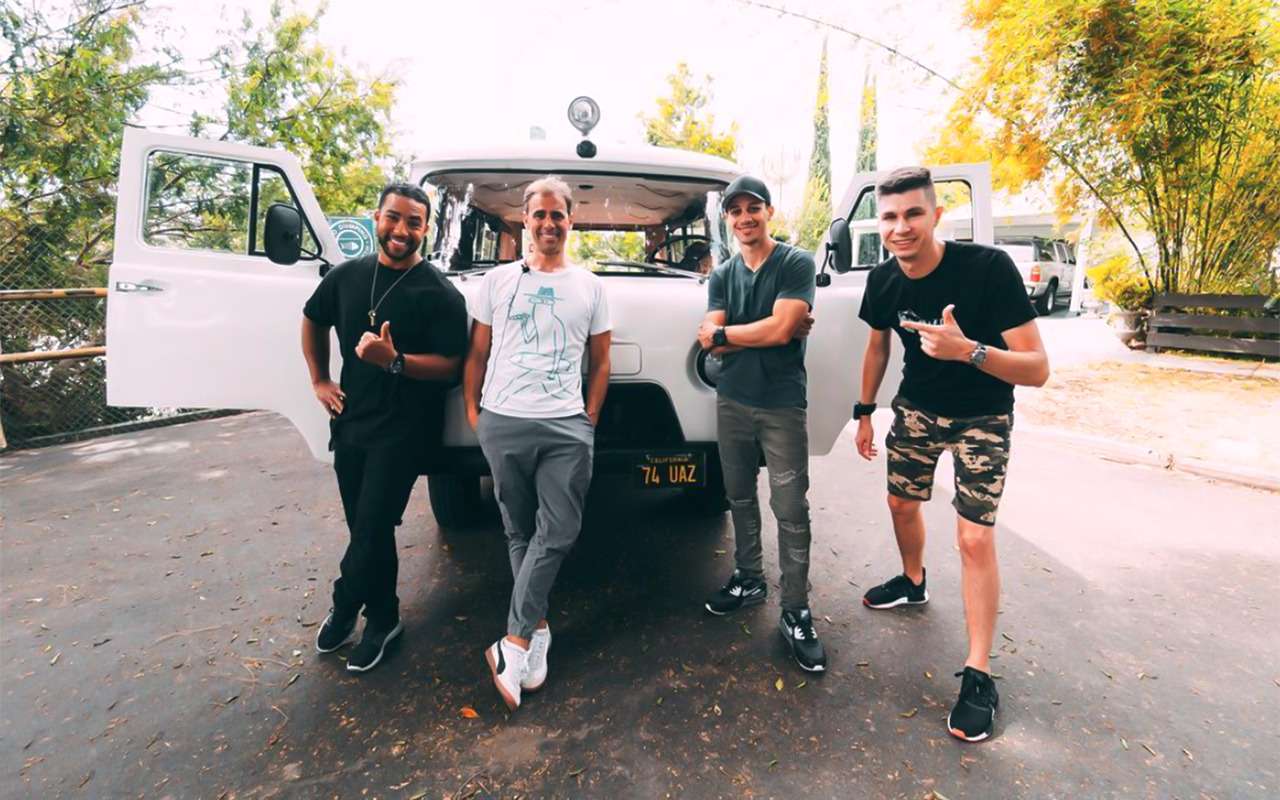 «Я не могу найти третью»: американцы тестируют легендарную УАЗ «буханку»