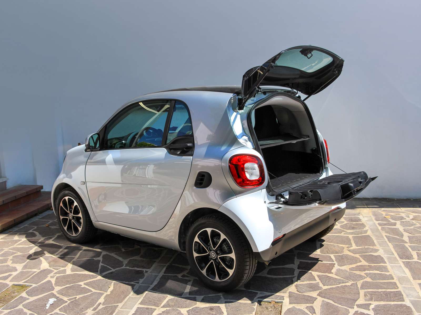 Смарт smart. Автомобиль Smart Fortwo. Mercedes Smart Fortwo. Mercedes Smart 2. Смарт машина 2021.