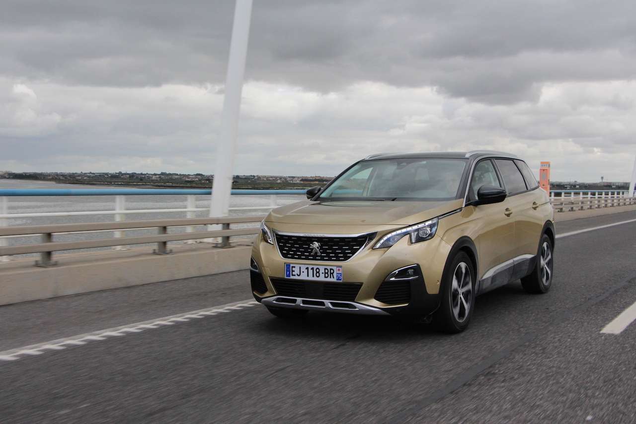 Переднеприводный кроссовер Peugeot 5008 точно привезут в Россию, но, скорее всего, лишь в будущем году