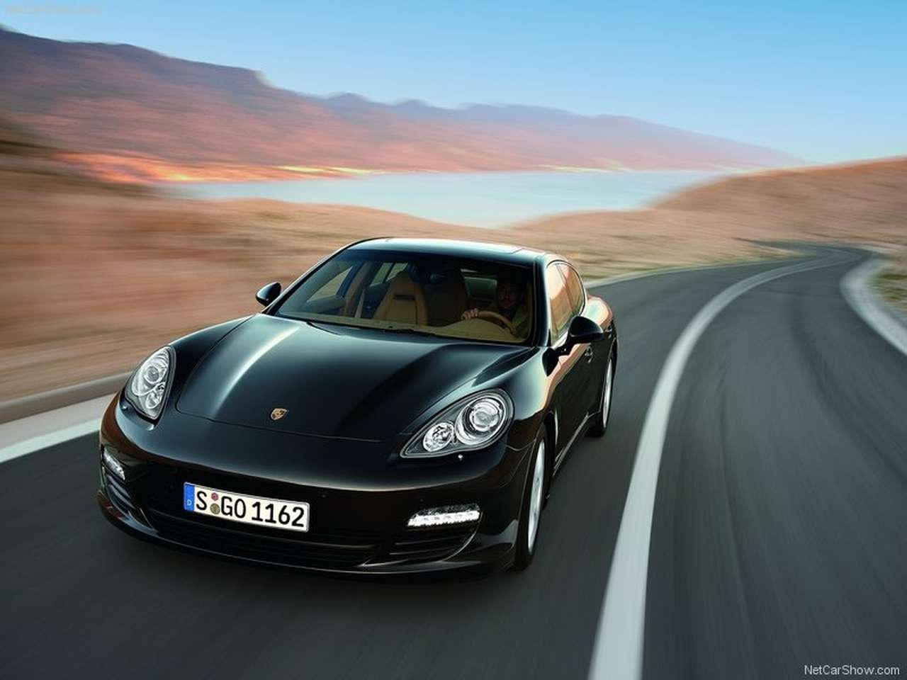 Porsche готовит удлиненную Panamera