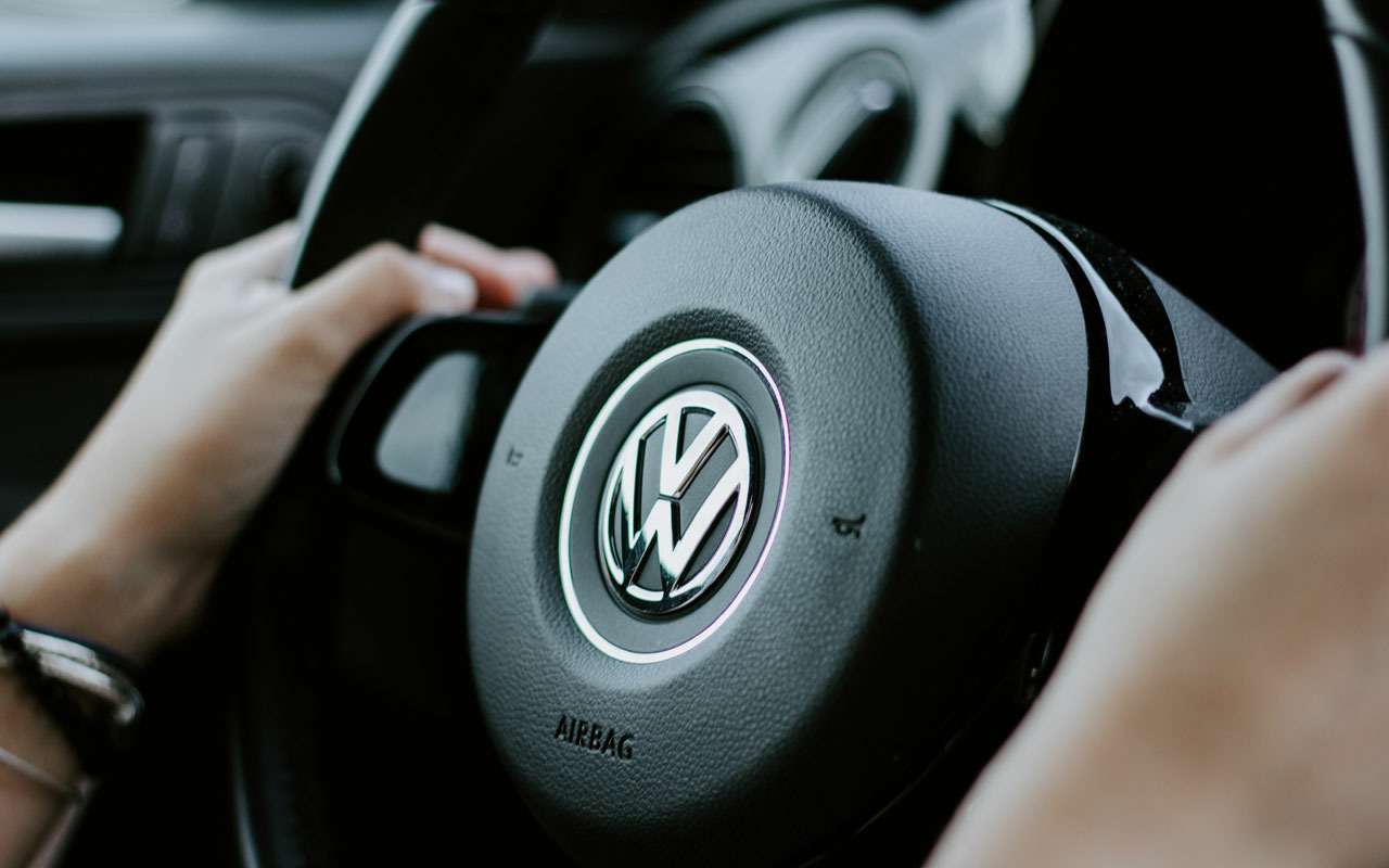 8-летний ребенок катался на угнанной машине со скоростью 140 км/ч