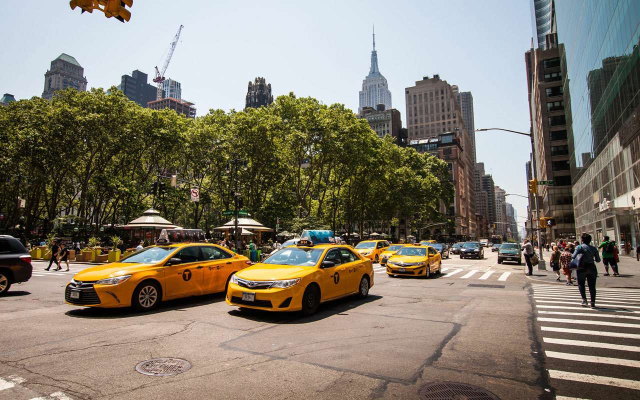 А давайте ограничим количество такси! — предложение в Думе