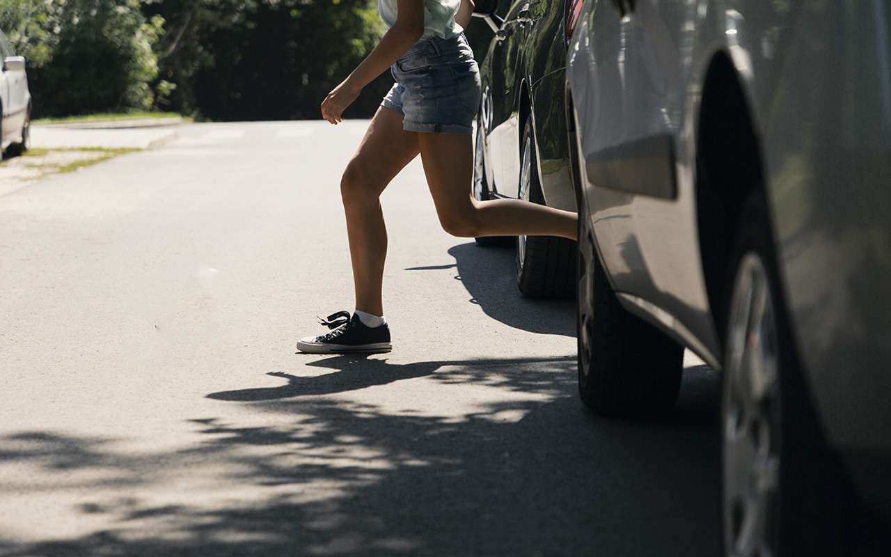 Просто чудо помогло: полет после удара автомобилем