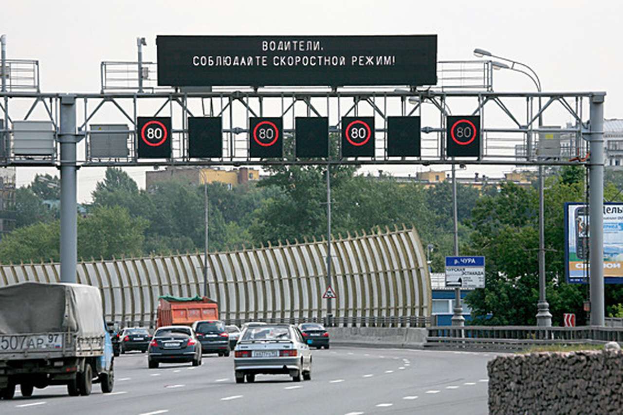 После ДТП с Махачевым активисты потребовали не трогать отбойники на Варшавке