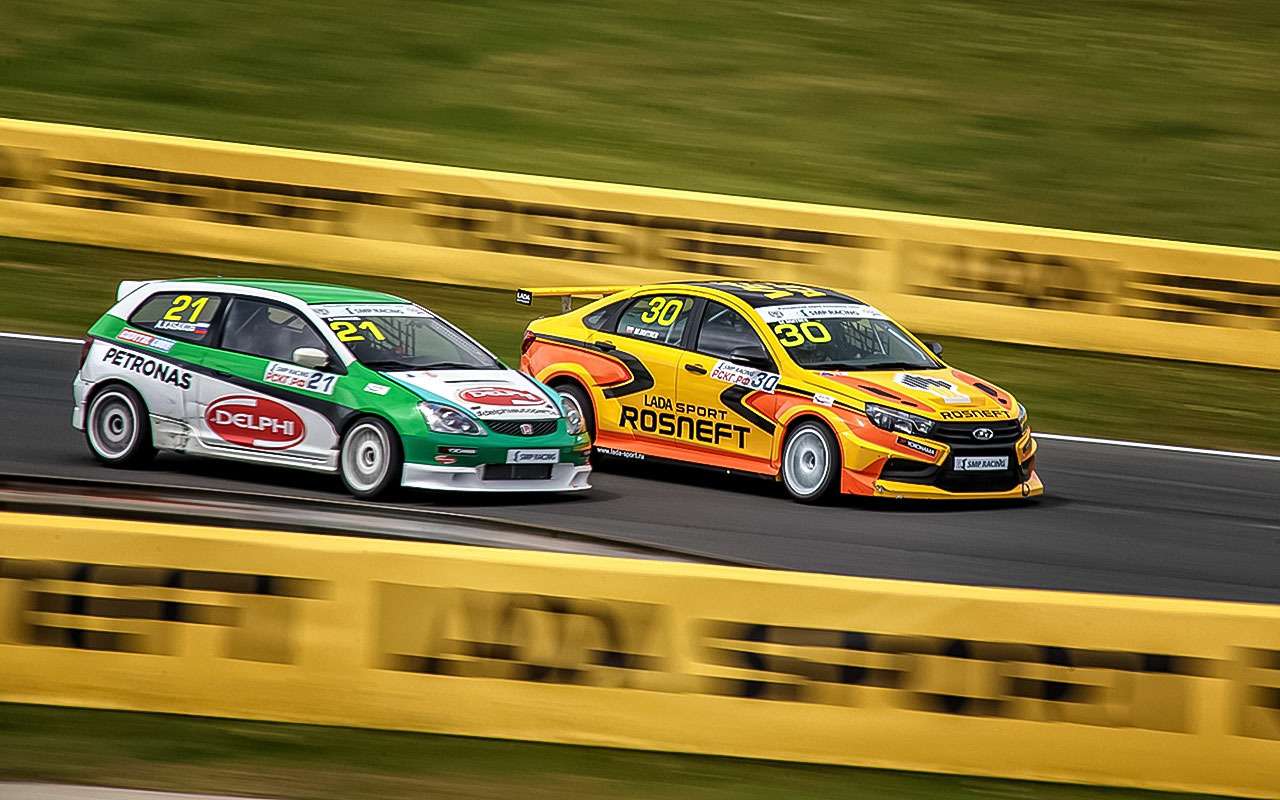 Михаил Митяев (№ 30) в Супер-продакшн успешно довел свою Весту до победы.