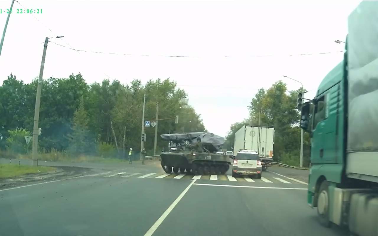 Токийский дрифт на БМД: бронемашина проверила на прочность Шкоду Йети