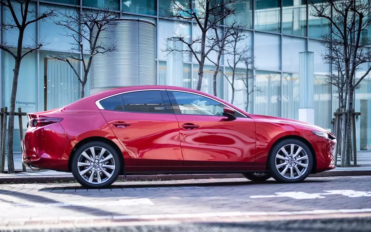 В топ-10 популярных авто в РФ появилась еще одна японская марка