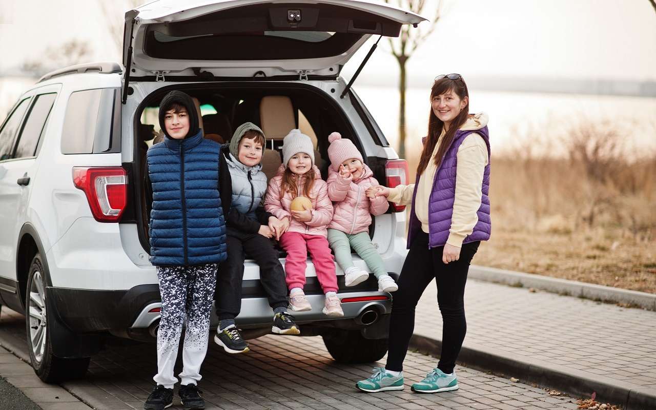 Безопасность, экономия, простор: 8 моделей гибридов, которые наверняка понравятся семьям с детьми