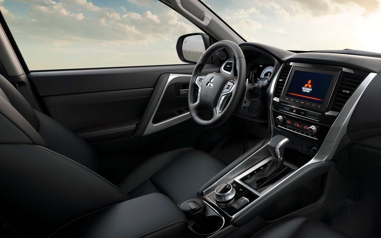 Интерьер Mitsubishi Pajero Sport
