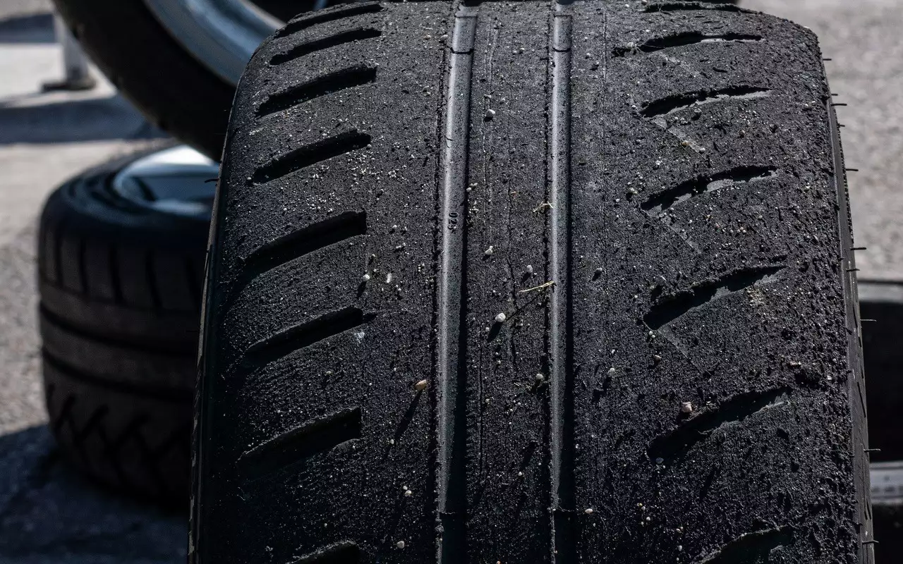 Названы пять причин, почему шины изнашиваются раньше времени