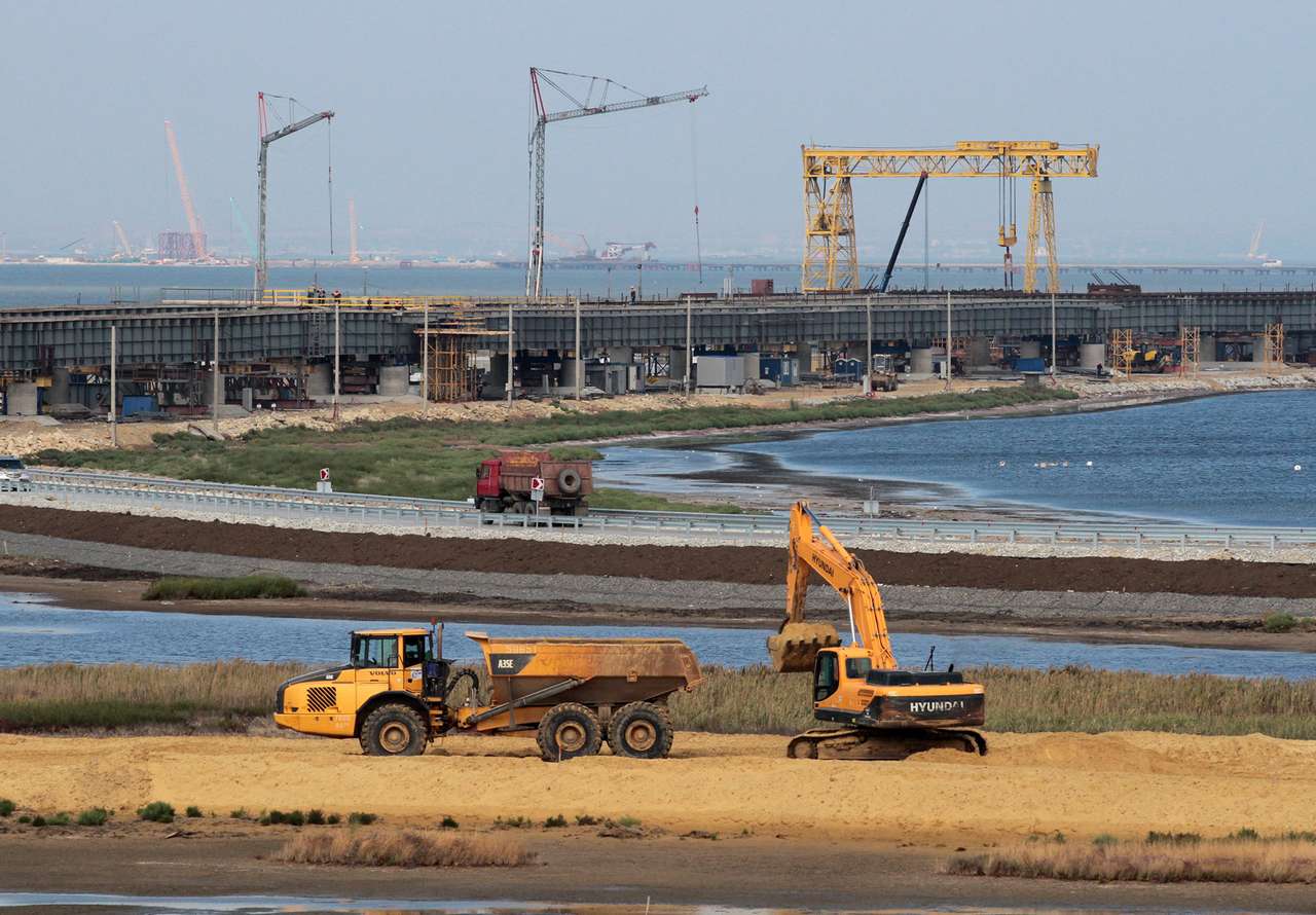 Керченский мост приобретает реальные очертания