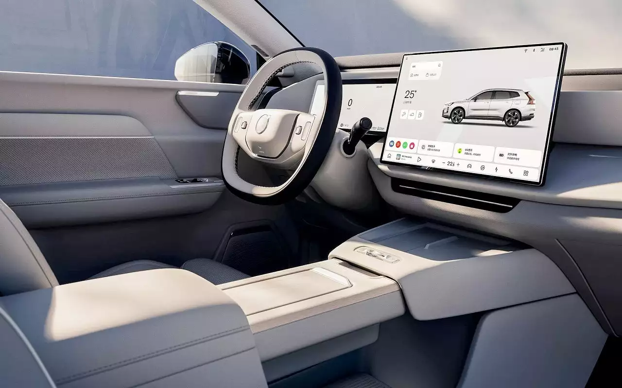 В интерьере Volvo XC70 руль с двумя спицами и пара разнесенных дисплеев на передней панели – как у всех.