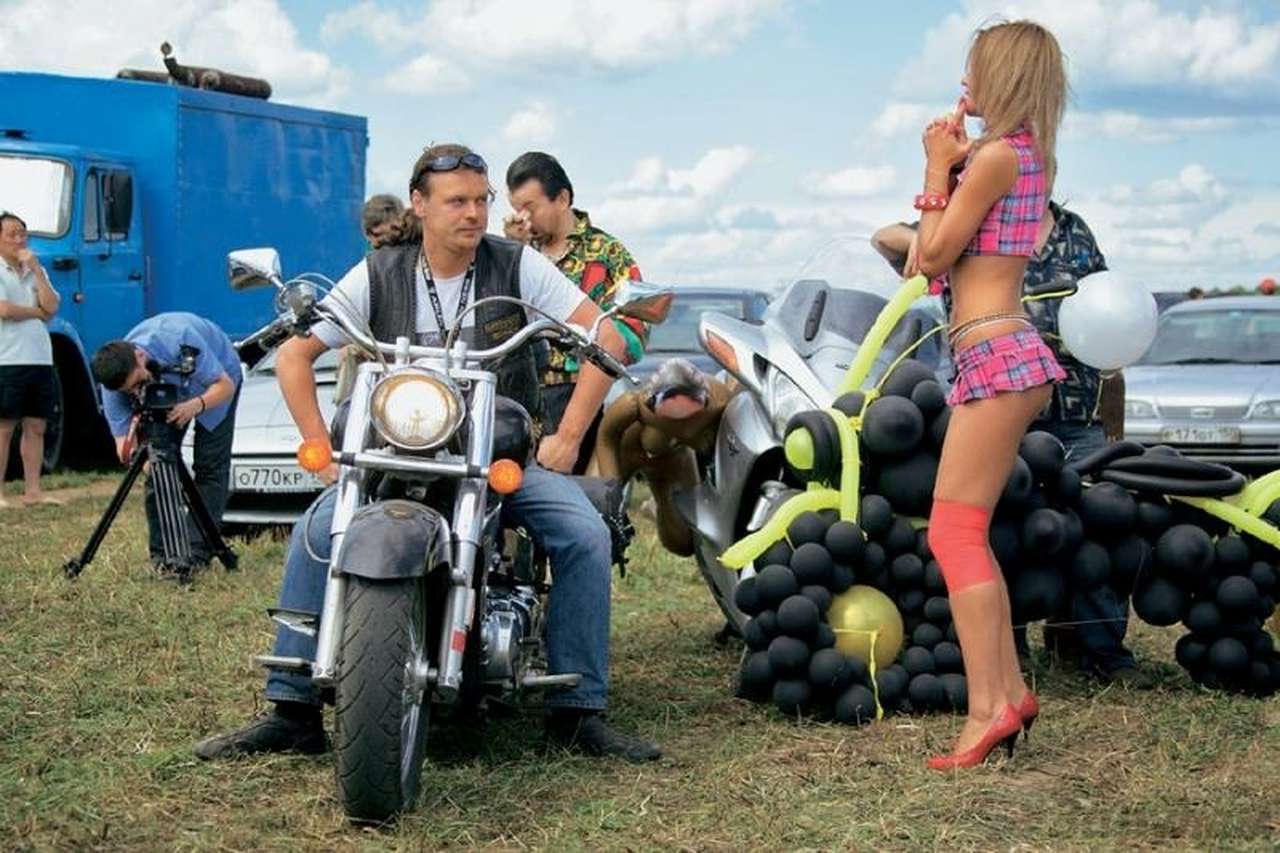 Бикини примирили