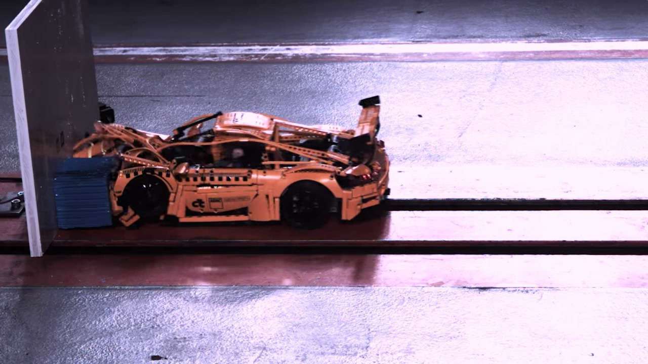 Краш-тест Porsche 911: выживших нет