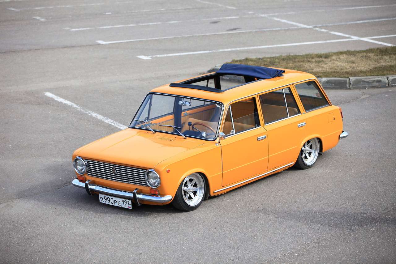 ВАЗ-2102 Виктора Малыхина оснащен мягким сдвижным люком