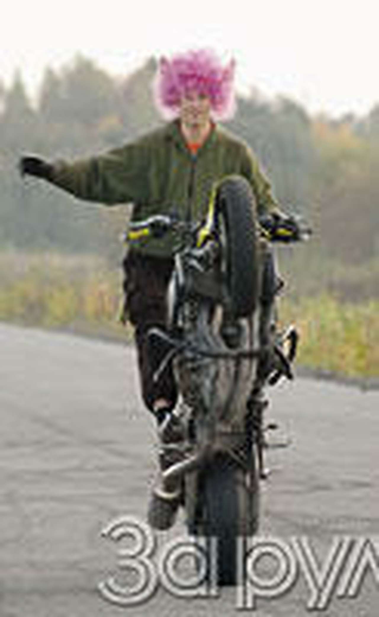 Трюкам учились по видеороликам