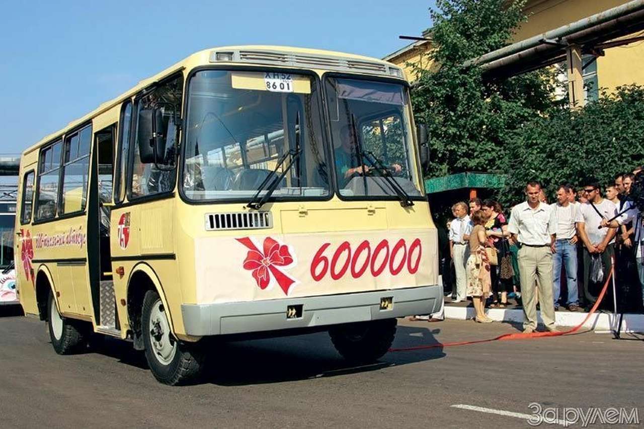 Юбилейный 600-тысячный автобус – «старичок» ПАЗ-3205, на который приходится до 90% выпуска. Хотя морально устарел, но все еще востребован в небогатых регионах.