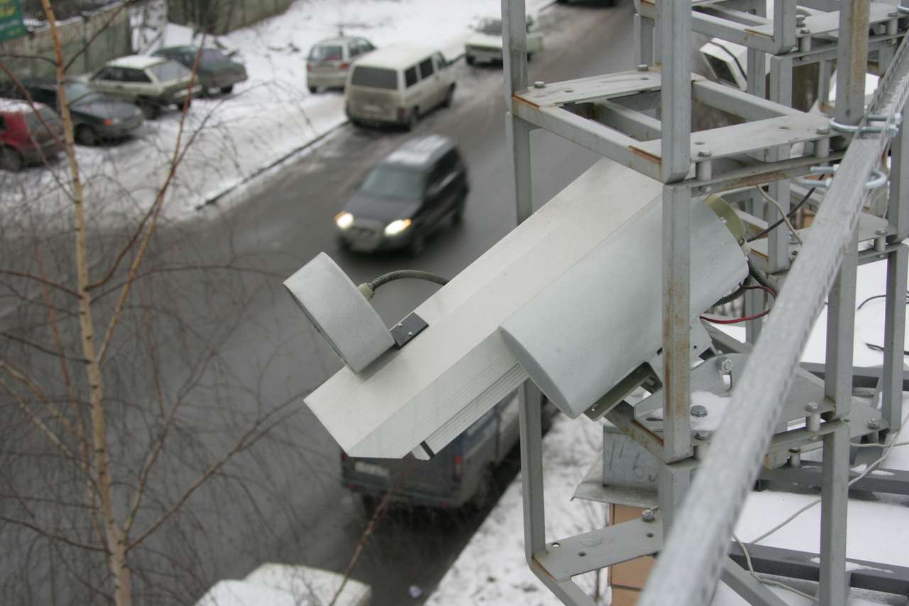 Глава ГИБДД — о езде в левом ряду, чужих штрафах, лысой резине