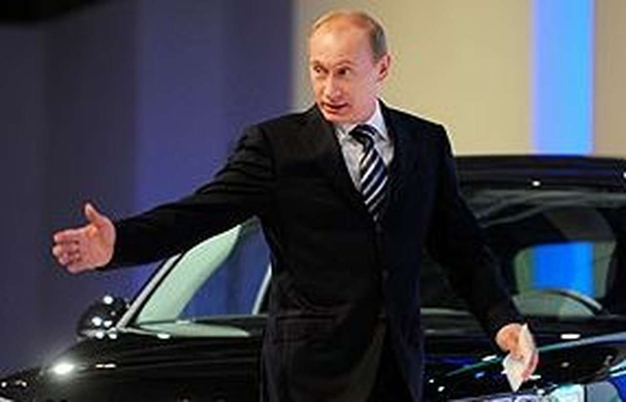 Путин призвал россиян покупать новые автомобили