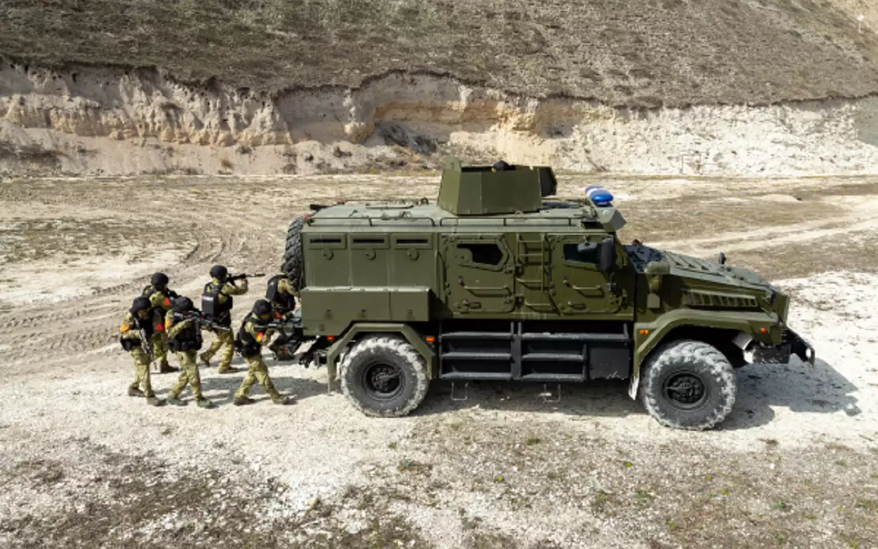 Зачем военным бронеавтомобилям нужна дополнительная ось