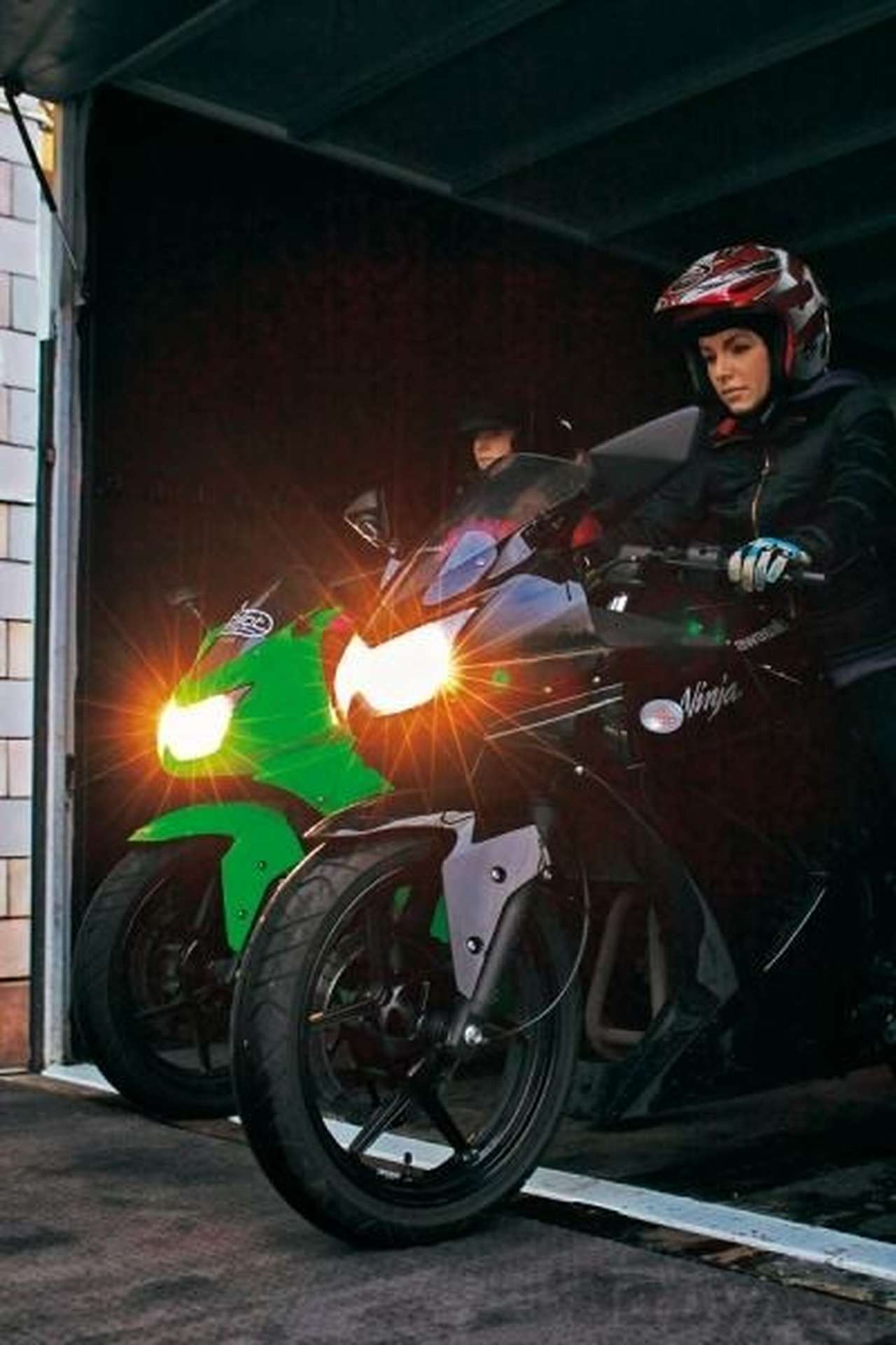 t.A.T.u СЕЛИ НА «ДВА КОЛЕСА»