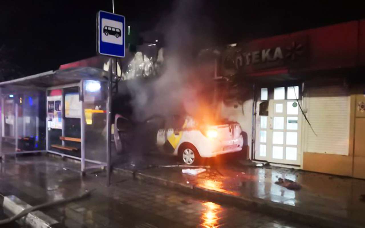 Невиновный водитель сбил полицейского на остановке