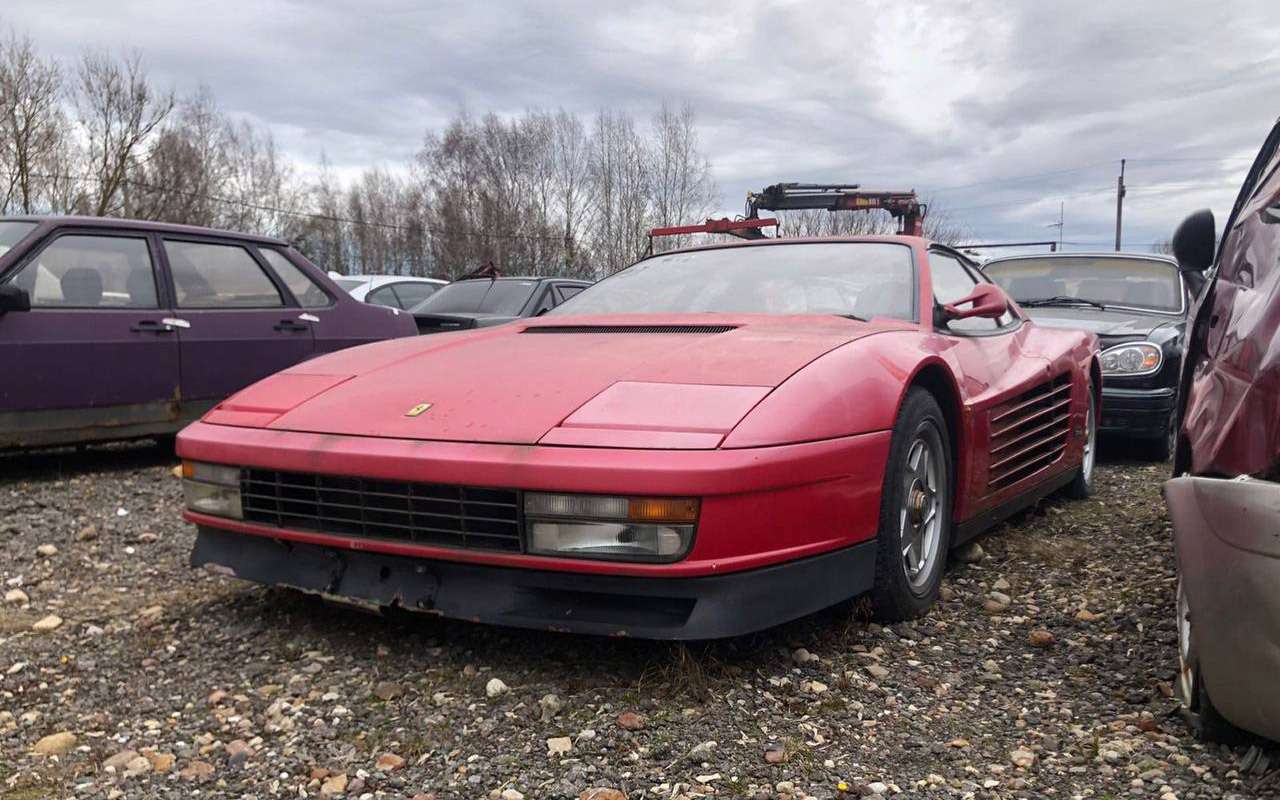 На стоянке в Подмосковье обнаружили заброшенную Ferrari Testarossa