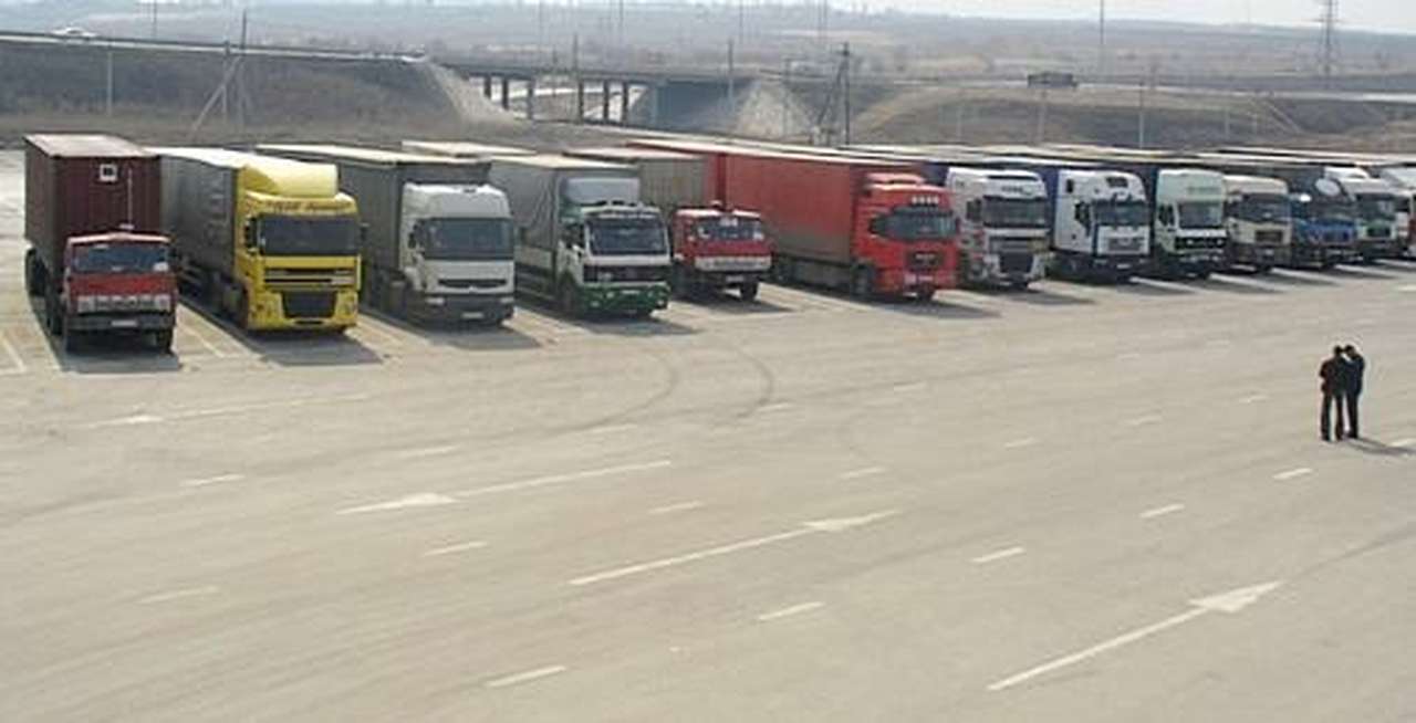 Перед въездом на МКАД появятся паркинги для большегрузов