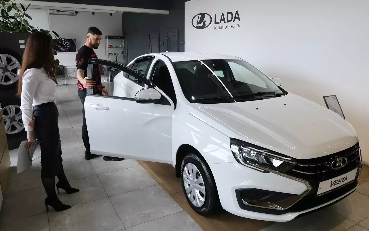 Веста с бесключевым доступом — как работает и когда пойдет в продажу?