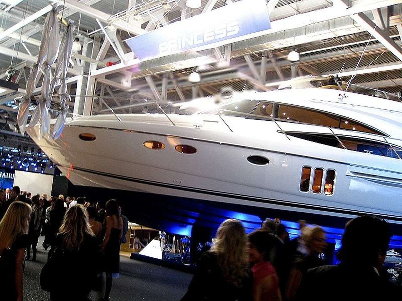 Яхта Princess