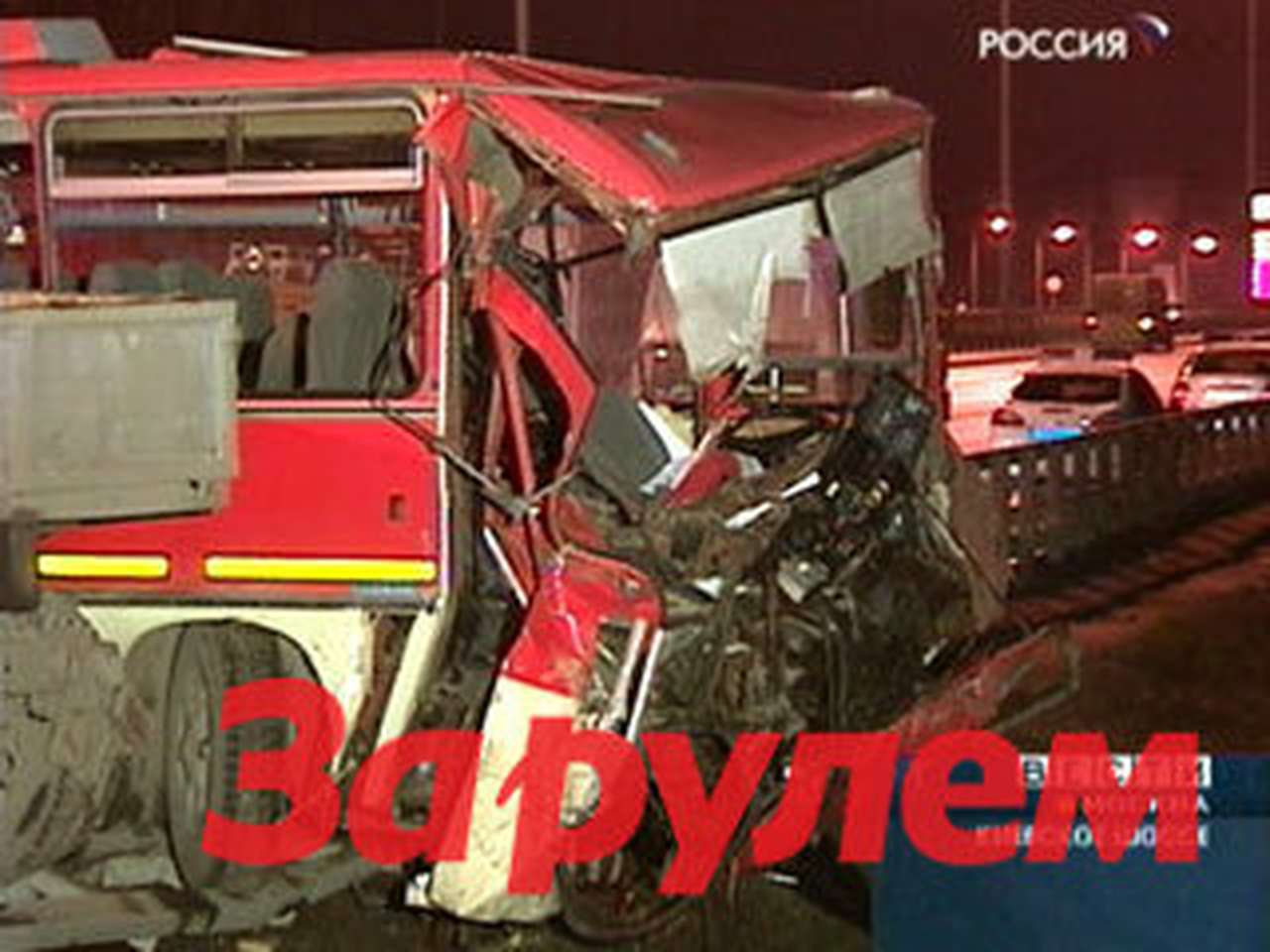 В Подмосковье припаркованный КАМАЗ выкатился на шоссе