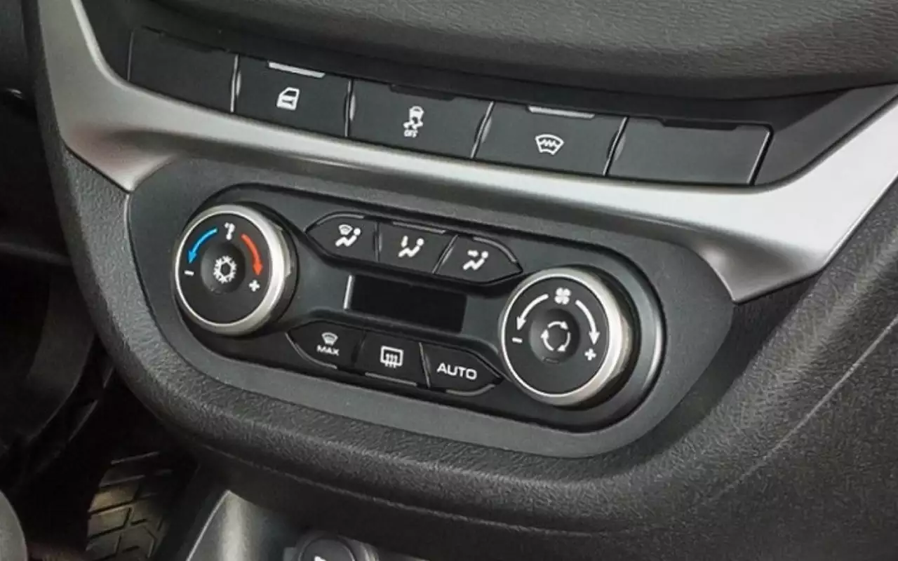 Назван срок возвращения климат-контроля на автомобили Lada