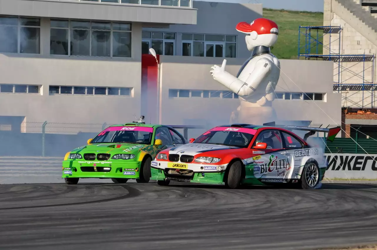 Сергей Сак, №68, и Кристапс Блушс, №64. Финальный заезд.