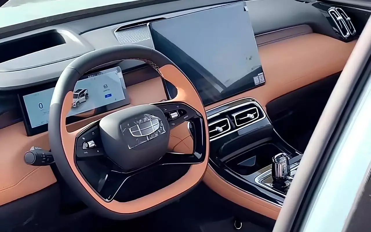Geely Atlas IV