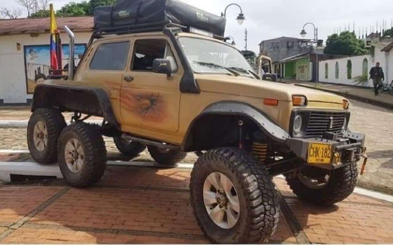 На базе Нивы сделали вездеход 6х6 (видео)