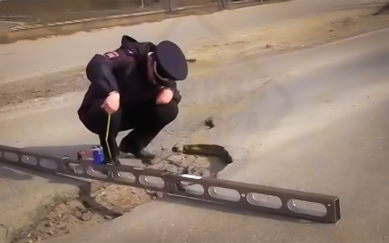 Полиция начала проверку ситуации с дорожными ямами