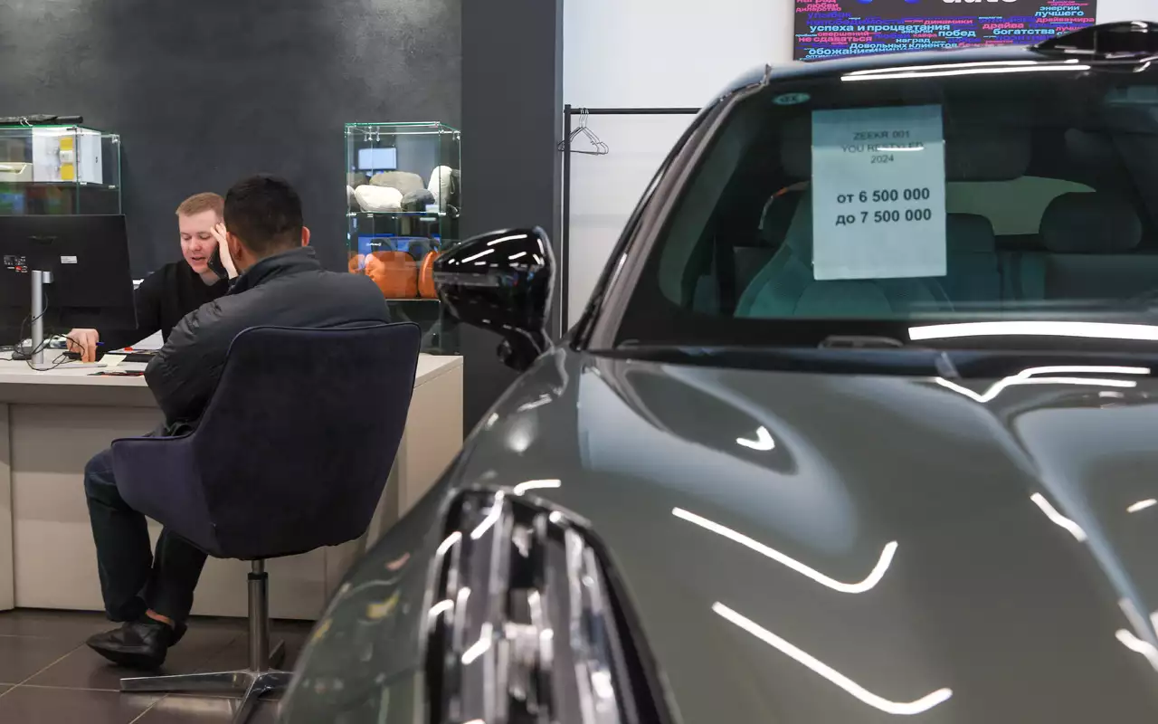 Средняя стоимость нового отечественного автомобиля опустилась ниже психологической отметки