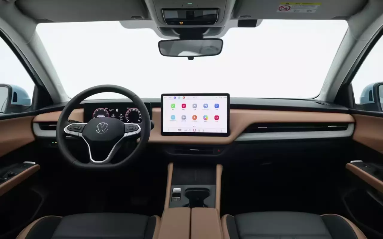 Интерьер Volkswagen Sagitar S